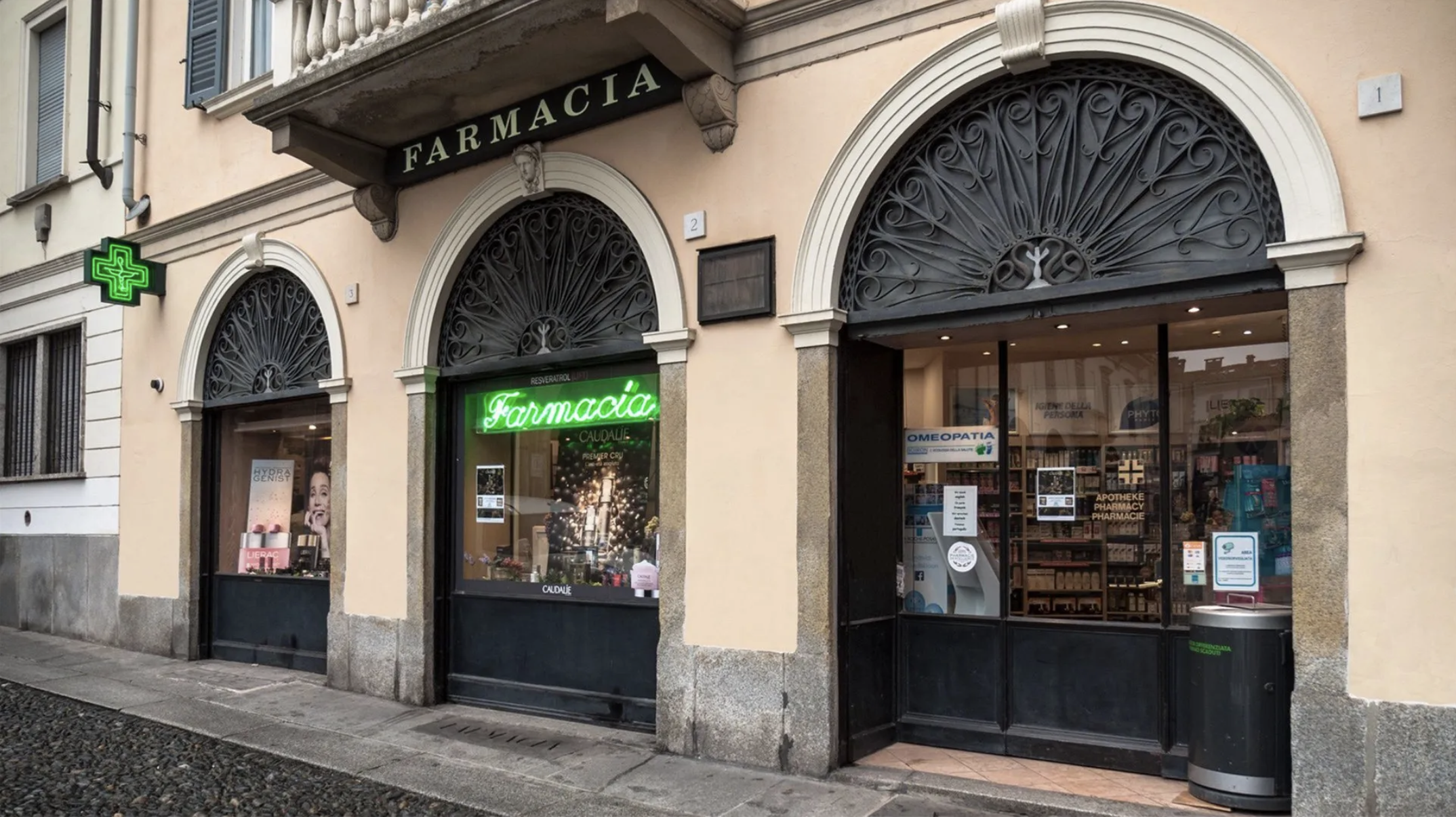 Esterno Farmacia Villani Pavia